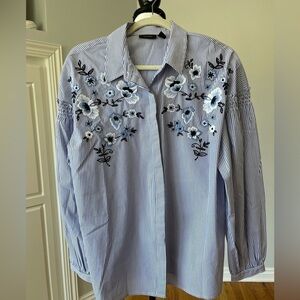 Halogen blue and white stripe embroidered top in a size medium office business